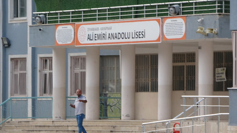 Diyarbakır’da lise öğrencisi okul müdürünü bıçakladı