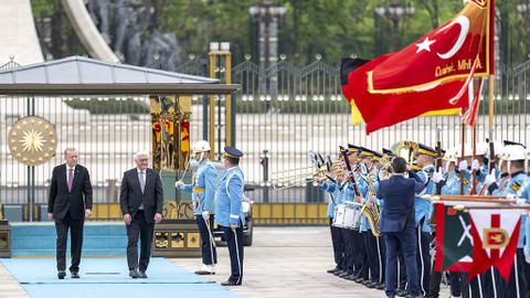 Erdoğan, Steinmeier'i resmi törenle karşıladı