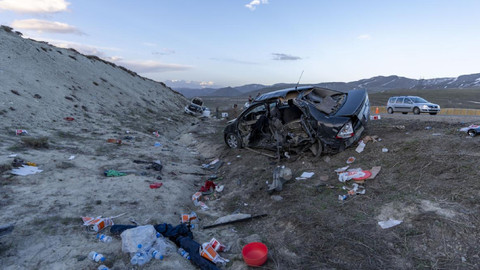 Erzurum'da otomobille pikap çarpıştı: 1 çocuk öldü, yaralılar var