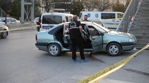 Sevgilisiyle tartışırken kaza yaptı, boğazından bıçakladı
