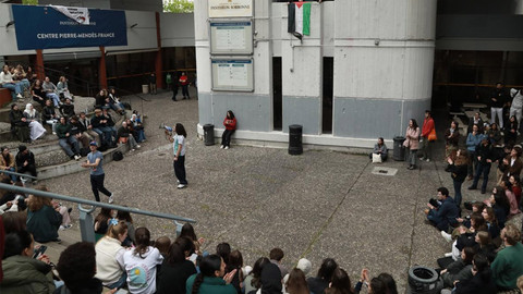 Paris'te üniversite öğrencileri eylemde: Filistin'in onuru için buradayız