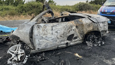 Antalya'da duvara çarpan otomobil alev aldı! Polonyalı 2 turist öldü
