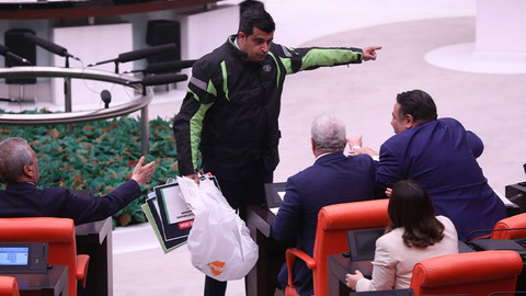 Kaskla motokuryelerin sorunlarını anlatan CHP'li Demir ile AK Partililer arasında "Şov yapıyorsun" tartışması