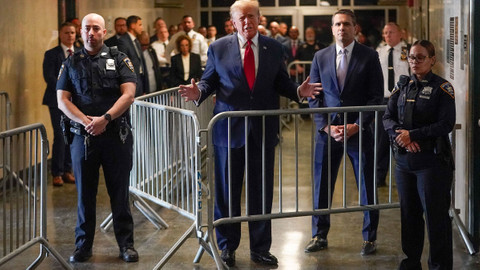 Trump'ın "gizli belgeleri saklamakla" suçlandığı federal dava reddedildi