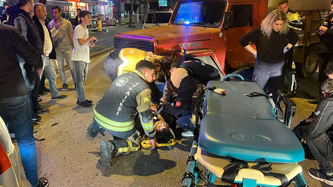 Kocaeli'de iki motosiklet kamyonetle çarpıştı: 4 yaralı