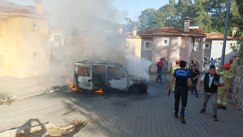 Marmarisli Neron, kendi evi ve arabaları ateşe verdi!