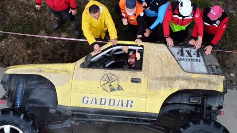 Off-road aracı böyle devrildi