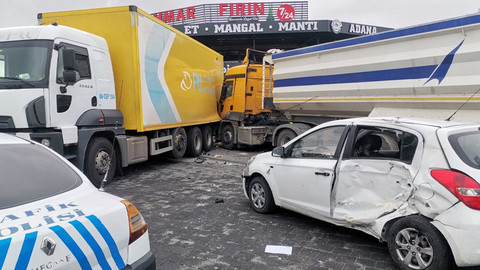 Kayseri'de feci kaza: TIR direksiyon hakimiyetini kaybetti 5 aracı biçti!