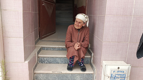 Uzun ekmek tartışması evi terk ettirdi! 96 yaşındaki Zeliha Dalgın günlerdir 44 yaşındaki oğlunu bekliyor