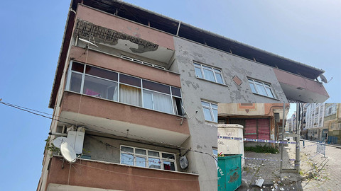 Balkonda çökme meydana geldi!
