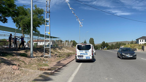 Kayseri'de zabıtayla tartışan adam kendini direğe astı!