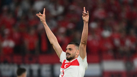 Bakan Bak’tan milli futbolcu Merih Demiral için destek paylaşımı