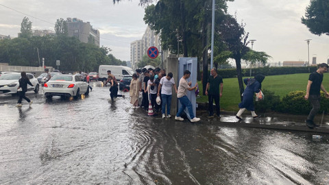 Yollar göle döndü!