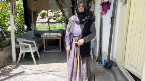 75 yaşında, koca köyde tek başına kaldı: Tek ulaşım yolu sular altında