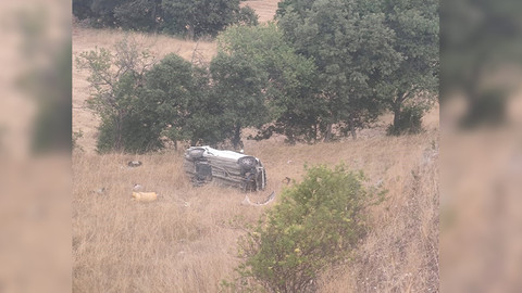 Mucize kurtuluş: Taklalar atan otomobilden sağ kurtuldular