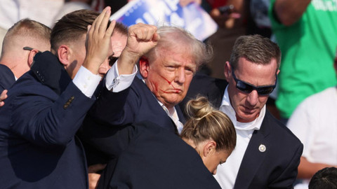 Donald Trump'a suikast girişimi! Yüzü kan içinde kaldı...
