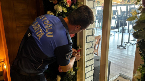 3 kadının darp edilmesiyle gündeme gelmişti! Beyoğlu'daki eğlence mekanı mühürlendi