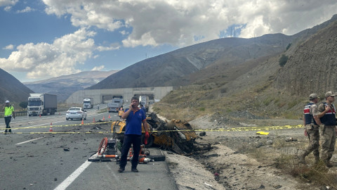 Erzincan’da katliam gibi kaza: Çok sayıda ölü ve yaralı var