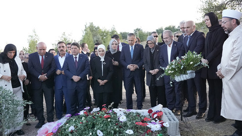Bakanlardan Narin Güran'ın mezarına ziyaret