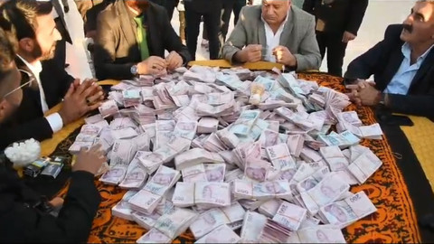 Aşiret düğününde şaşırtmayan görüntü!