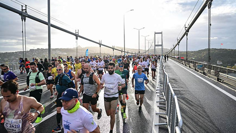 Kıtalar arası yarış! Beklenen gün geldi 46. İstanbul Maratonu başladı