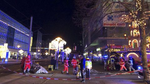 Almanya'da Noel pazarına araç girdi: Onlarca yaralı var