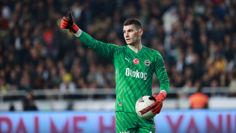 Fenerbahçe'de büyük şok: Hırvat kaleci Livakovic maça devam edemedi