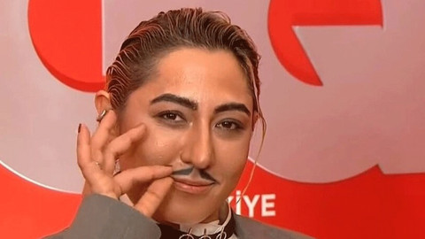 Kalben ödül törenine erkek olarak katıldı