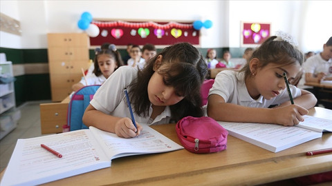 Yılbaşında okullar tatil mi? 31 Aralık 2024 Salı yarım gün mü tam gün mü? Yılbaşında kaç gün tatil var?