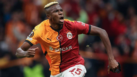 Galatasaray'ın yıldızı Osimhen mekan çıkışı gazeteciye yumruk attı: İşte o görüntüler!