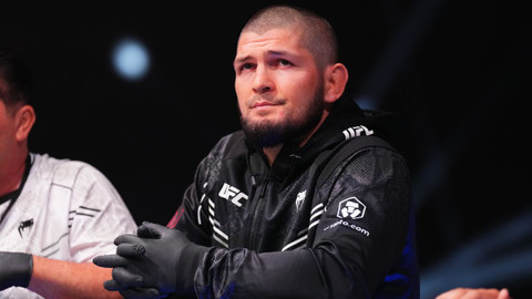 UFC Şampiyonu Nurmagomedov’u uçaktan indirdiler: Başından beri çok kabaydı!