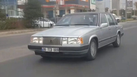 Devlet Bahçeli klasik otomobiliyle Ferdi Tayfur'u andı!