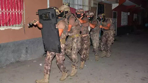 Bakan Yerlikaya duyurdu! Suç örgütüne şafak operasyonu