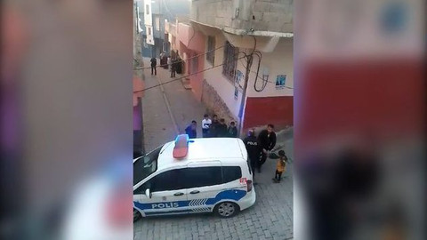 Çocuklarını soğuk suyla yıkayıp hortumla döven baba tutuklandı!