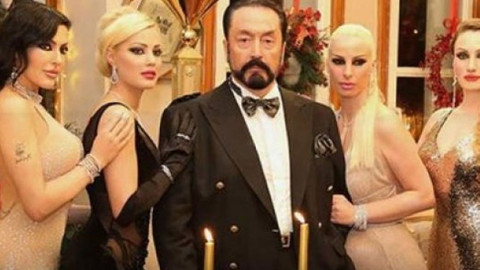 Adnan Oktar’a 3 suçtan beraat: Kediciklerden sevgi yağmuru