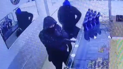 Akıllara durgunluk veren olay! Altın sanıp çaldılar! Gerçeği yakalanıp öğrenince şoke oldular