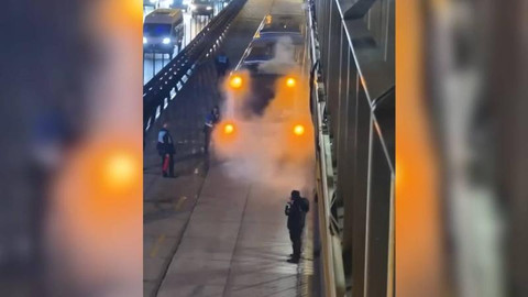 Avcılar'da metrobüsün motorunda yangın çıktı!