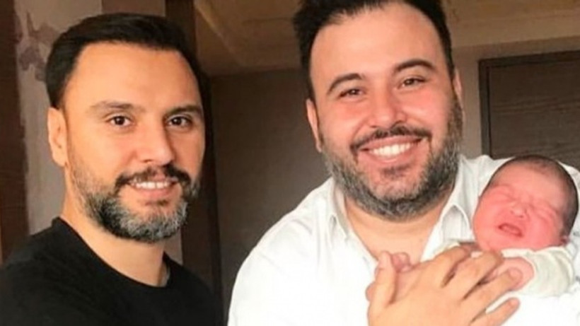 Alişan sahnede gözyaşlarını tutamadı