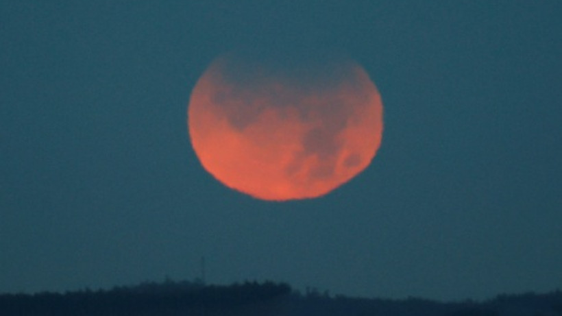 Son 581 yılın en uzun Ay tutulması başladı!