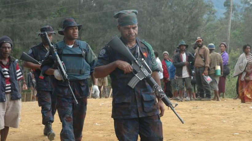 Gine'de hükümet feshedildi