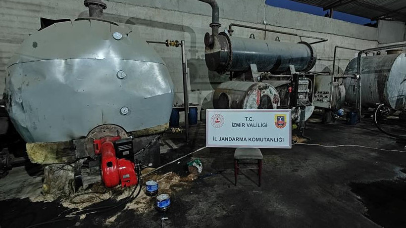 Akaryakıt istasyonu değil depo! Jandarmayı karşılarında görünce şoke oldular