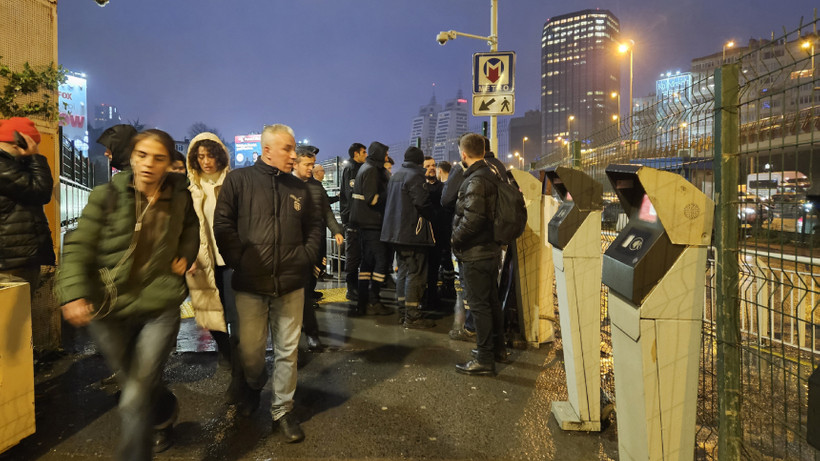 Bakım yaptığı yürüyen merdivende sıkışan işçi yaşamını yitirdi