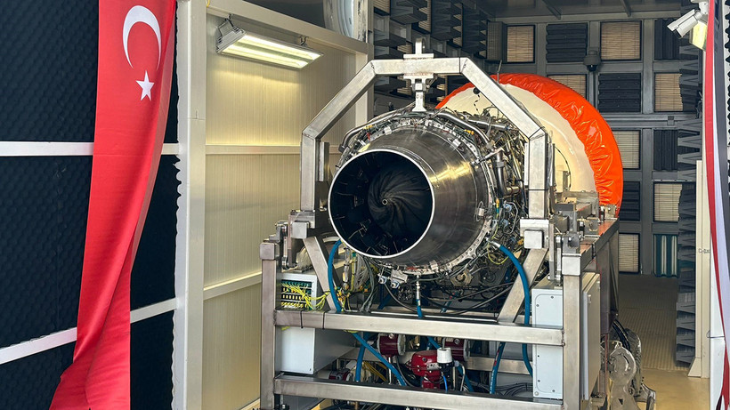 Türkiye’nin ilk askeri uçak motoru başarıyla ateşlendi