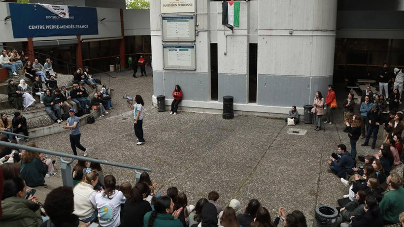 Paris'te üniversite öğrencileri eylemde: Filistin'in onuru için buradayız