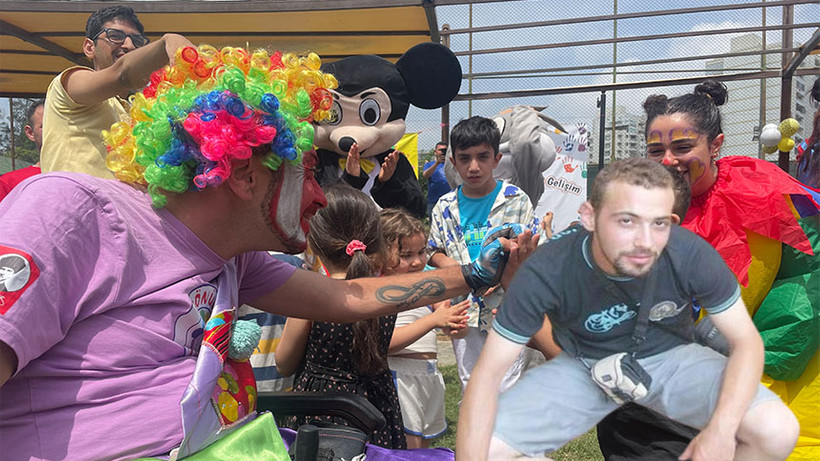 Bir kaza hayatını değiştirdi; kendini çocuklara adadı