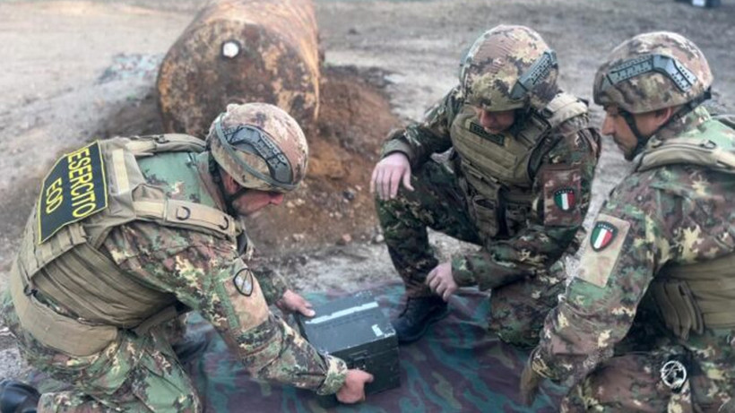 İtalya'da bomba paniği! 36 bin kişi tahliye edildi