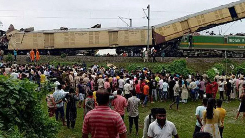 Tren kazası: Çok sayıda ölü ve yaralı var