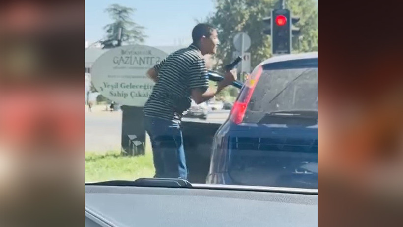 Elinde silahla tehdit etmişti! Trafikte dehşet