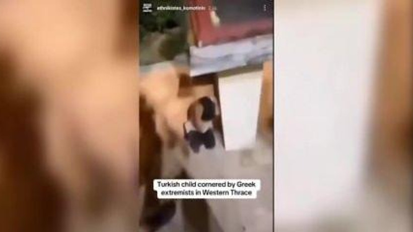 Yunan ırkçılardan Türk çocuğuna alçakça saldırı: O anları kayda aldılar!