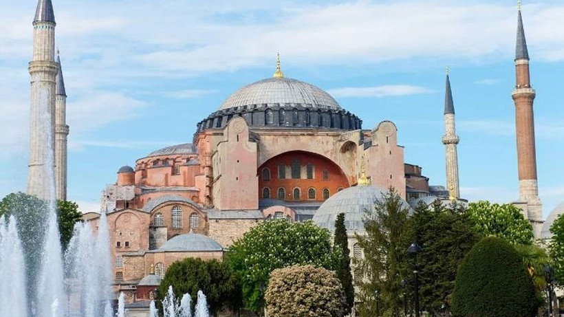 Ayasofya'nın kapısını kırmıştı! Cezası belli oldu